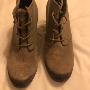 Toms gray lace up booties size 10